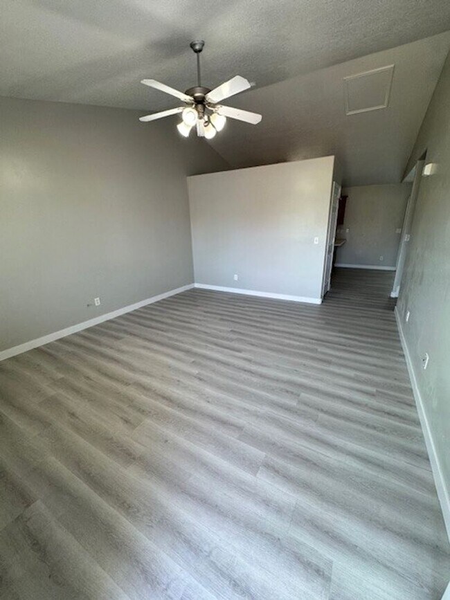 Building Photo - Sunshine & Savings: 2 Weeks Rent Free & $1...