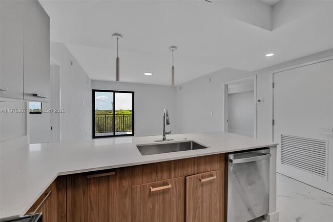 Building Photo - 840 NE 130th St