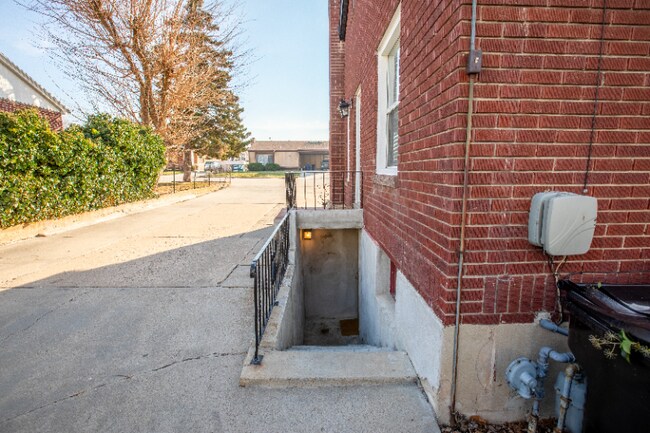 Building Photo - 35 E 1500 S