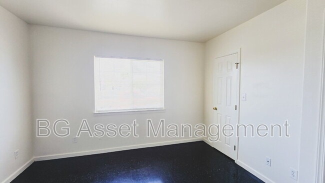 Building Photo - 1770 Garvin Ave