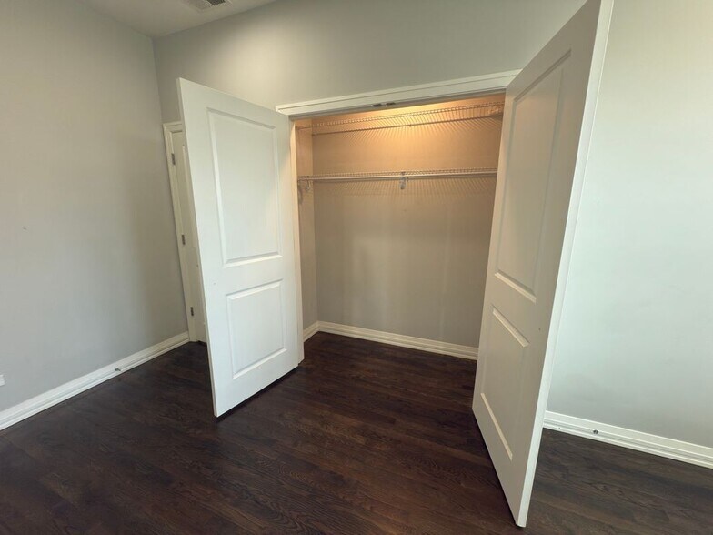 Building Photo - 7427 W Addison St