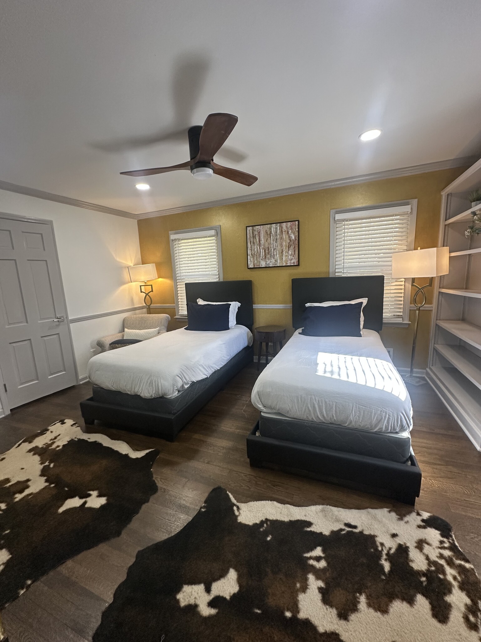 Spacious downstairs bedroom featuring twin beds, ideal for flexibility and comfort. - 5460 Scofield Rd