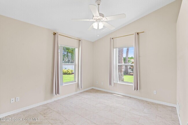 Building Photo - 475 Buttonwood Dr