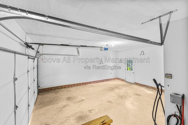 Building Photo - 1202 Belhaven Rd