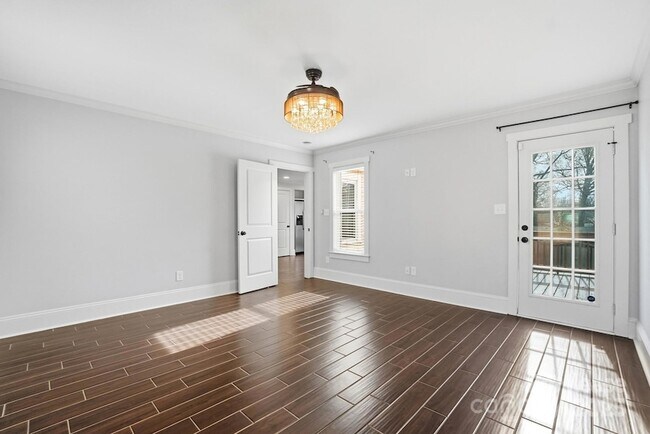 Building Photo - 2830 Hilliard Dr