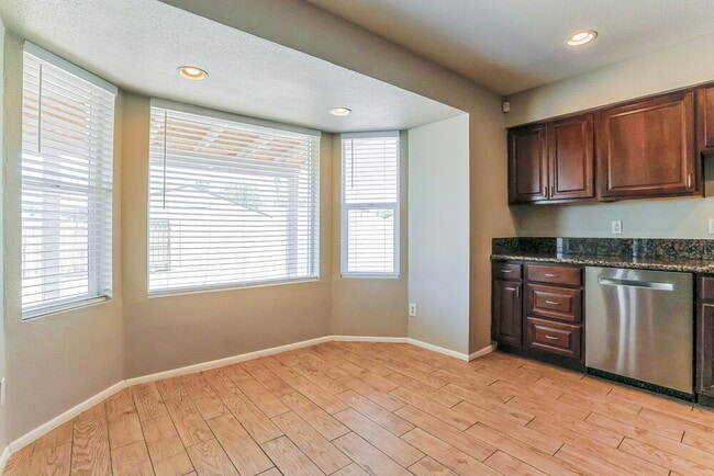 Building Photo - 736 W El Prado Rd