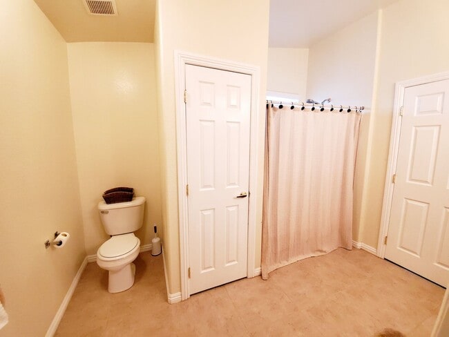 Building Photo - SOUTHERN HIGHLANDS! 3BD/2.5BA FURNISHED!