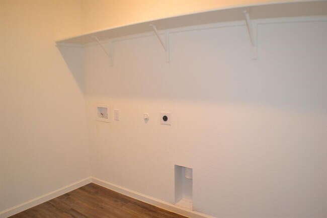 Building Photo - 824 Cedar Elm Dr