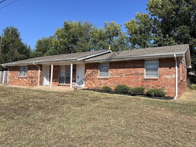 Building Photo - 301 NW 81st St