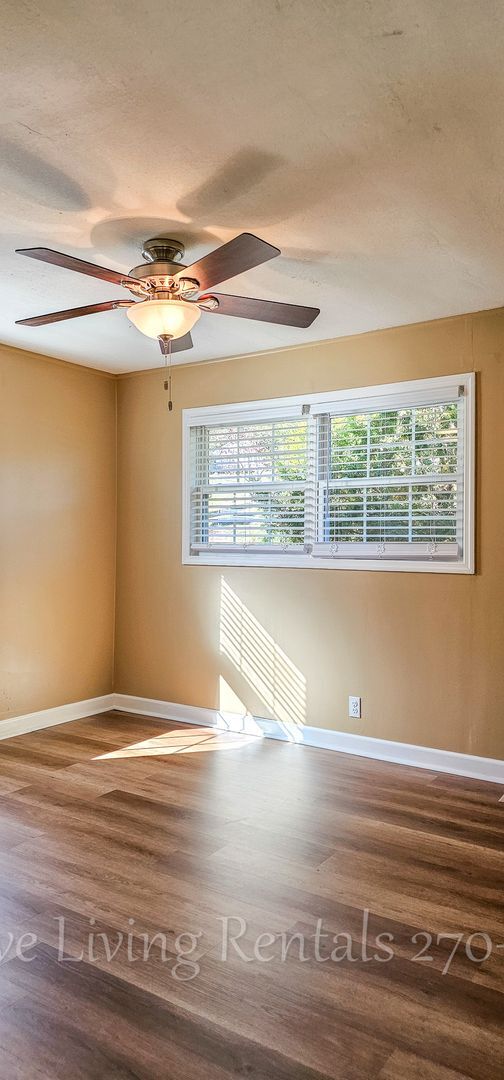 Building Photo - Cozy home with a stunning view!
