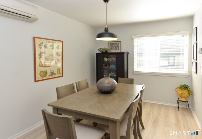 Building Photo - 44 Heritage Vlg