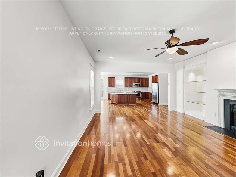 Building Photo - 15527 Barnsbury Dr