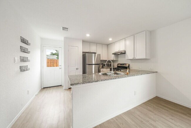 Building Photo - 14805 Saw Ml