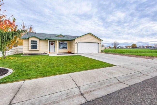 Building Photo - Introducing a charming single level 3 bedroom, 2 bath home for rent in Caldwell, ID.