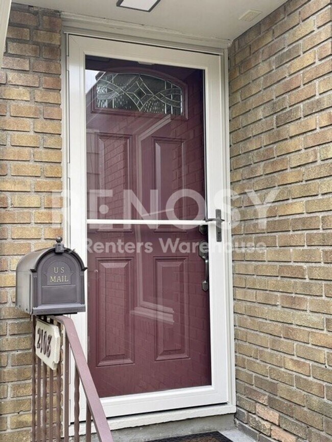 Building Photo - Fully Renovated 2BR / 2BA Home in Prime Whittier-Uptown Location