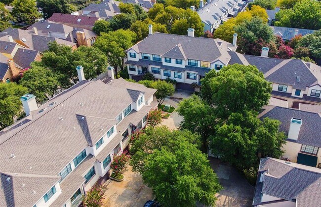 Building Photo - 5950 Lindenshire Ln