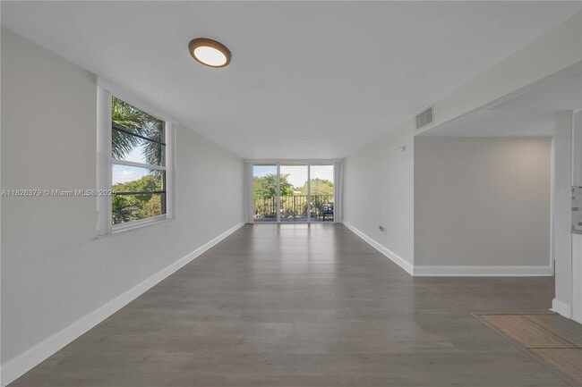 Building Photo - 13120 SW 92nd Ave