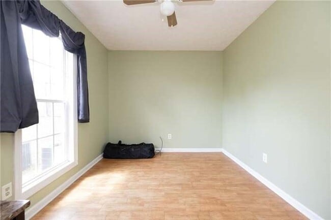 Building Photo - 5 Bedroom home available to rent!