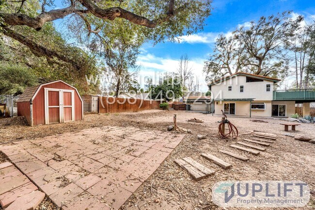 Building Photo - Country Estates - 4 bedroom 3 bathroom ove...