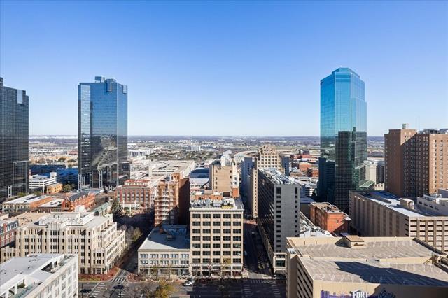 Building Photo - 500 Throckmorton St