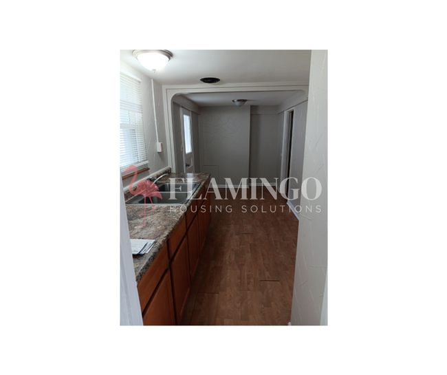 Building Photo - Comfortable 2-Bedroom Home with Garage & S...