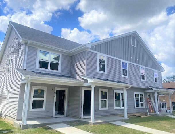 Primary Photo - 306 S Lodge Ln