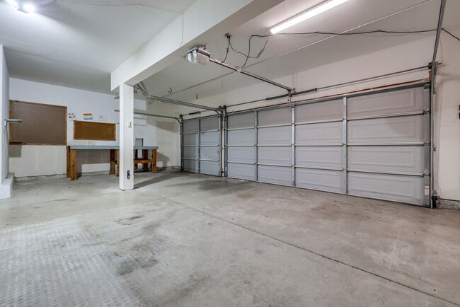 Building Photo - Discovery Hills Home with Spacious Yard an...
