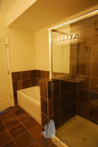 Building Photo - 1464 S MICHIGAN Ave