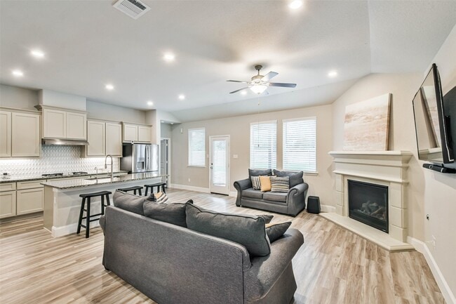 Building Photo - 22095 Volante Dr