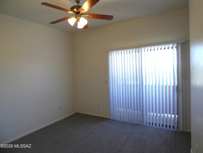 Building Photo - 1077 N Riverside Dr