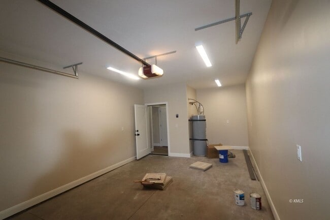Building Photo - 397 W Willow Dr