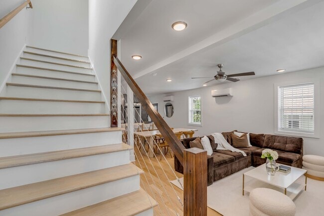 Building Photo - Fully Furnished Downtown Rental
