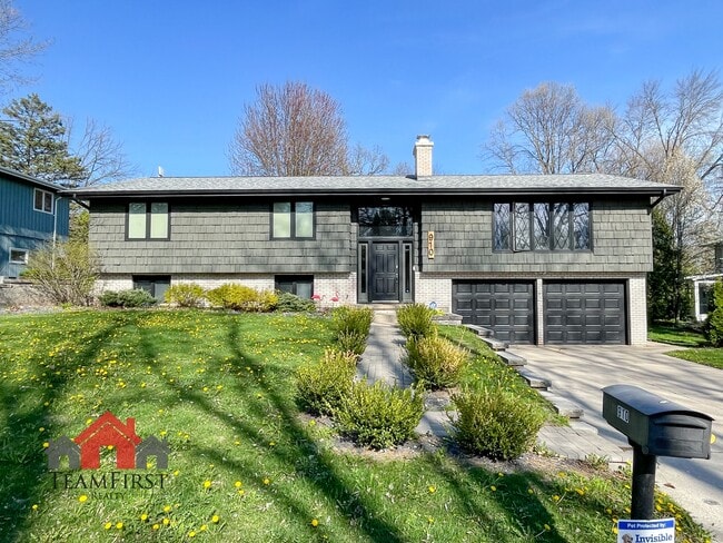 Primary Photo - 910 Pine Ridge Dr