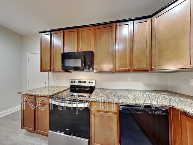 Building Photo - 1305 Sweetbriar Cir