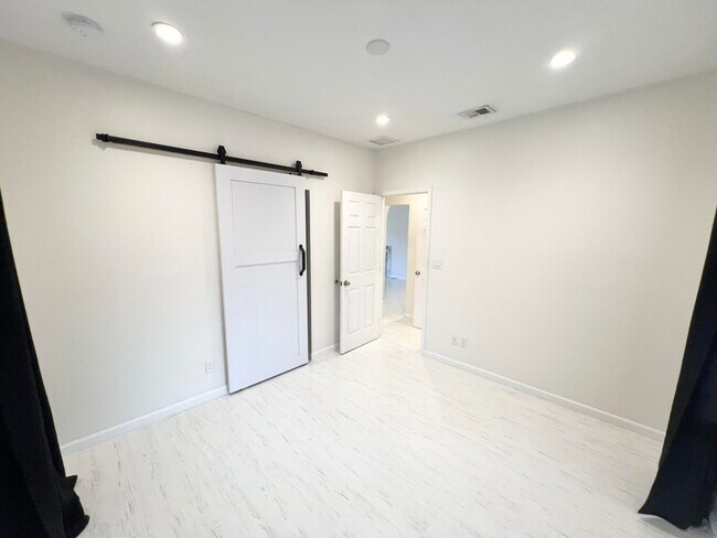 Building Photo - 431 Ardmore Rd