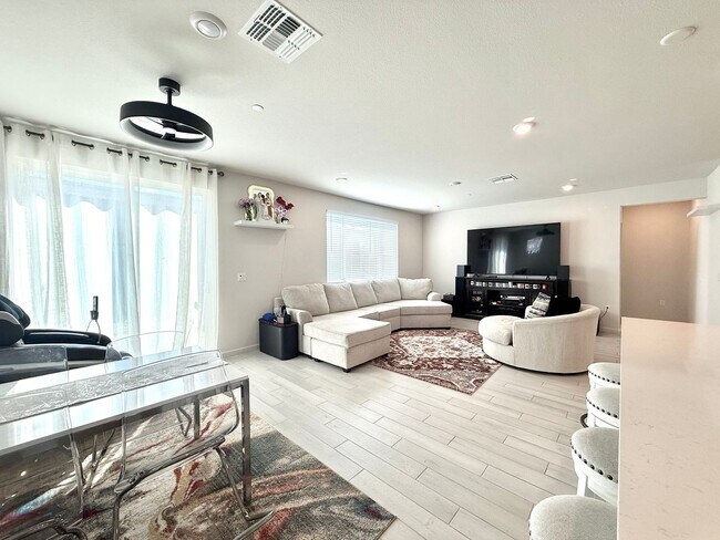 Building Photo - Newer Build 3 Bedroom Home