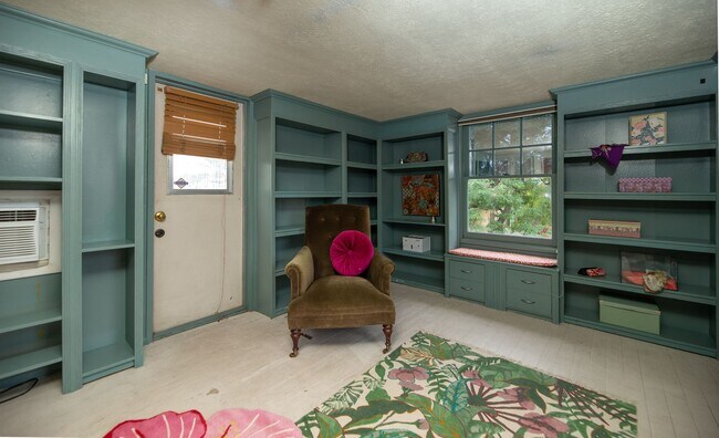 Building Photo - WONDERFUL HISTORIC 5 BED 3 BATH PROPERTY WITH CARRIAGE HOUSE