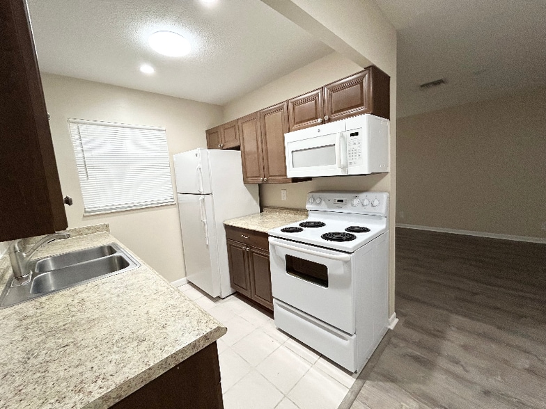 Building Photo - 1611 Green Ln