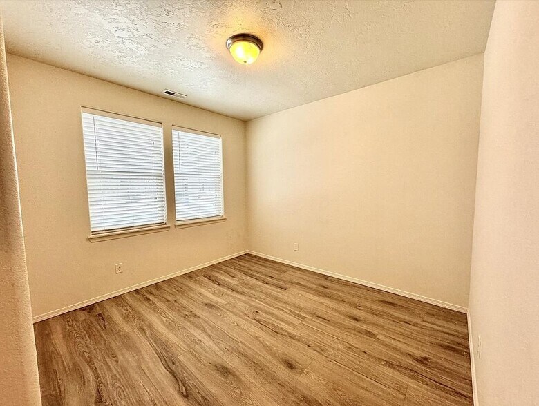 Building Photo - 21123 SE Azalia Ave