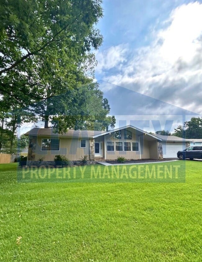 Primary Photo - Great one level home with double garage!