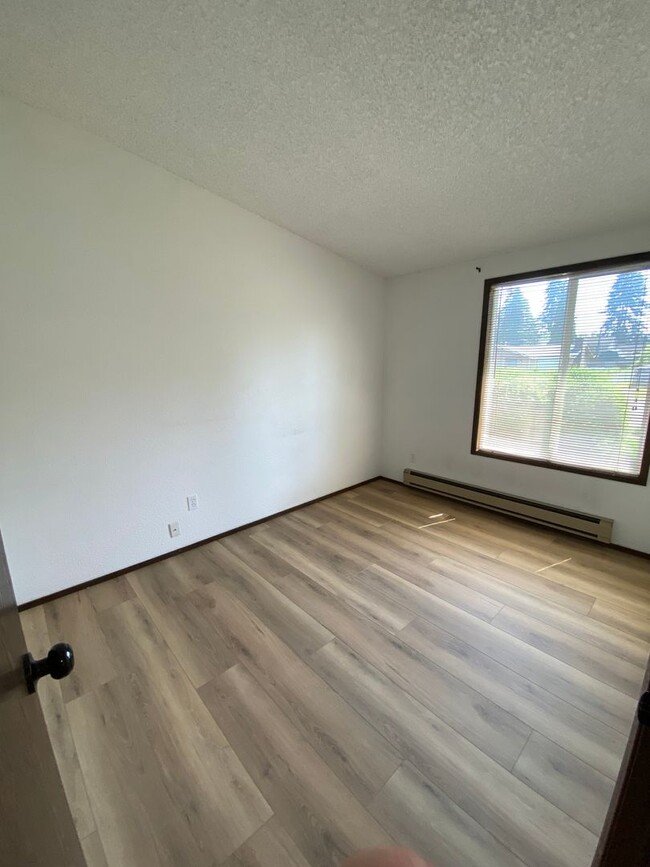 Building Photo - 3bd/1 Ba Rambler in Spanaway