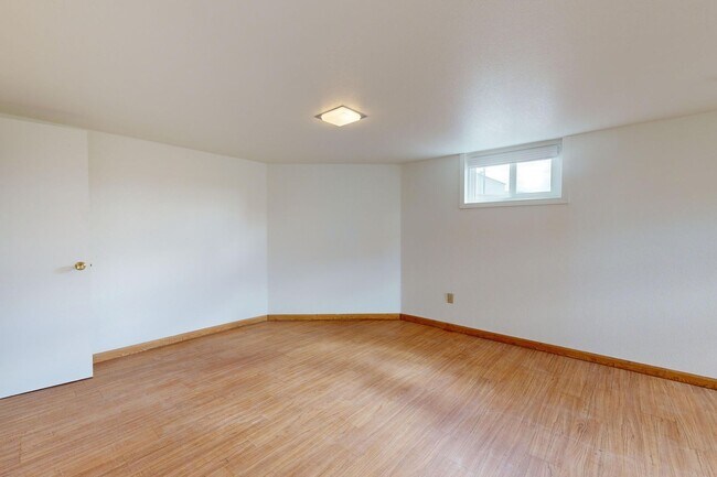 Building Photo - Farmhouse - Showings now Available