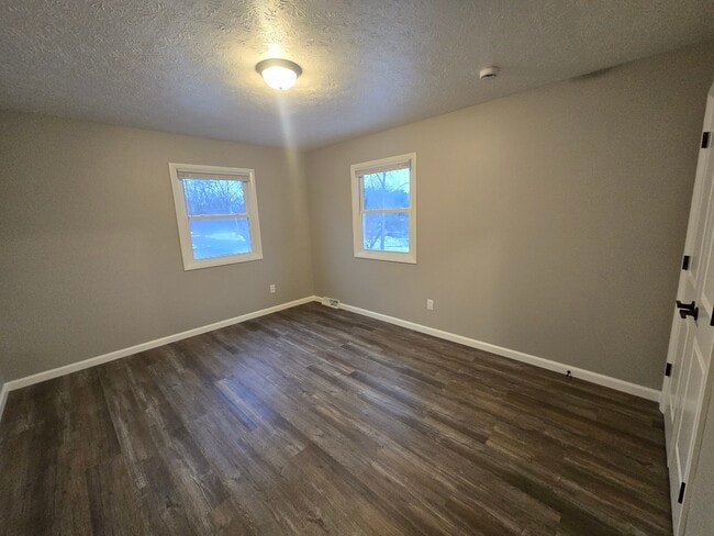 Building Photo - 541 E School St