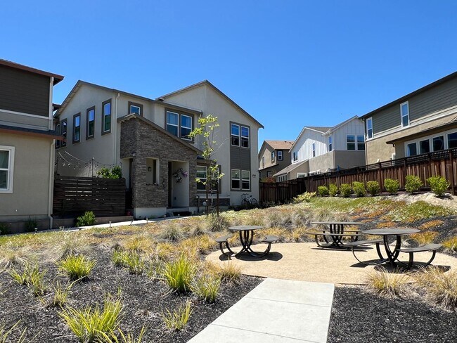 Building Photo - Beautiful 2 story home located in gated community of Wallis Ranch Dublin
