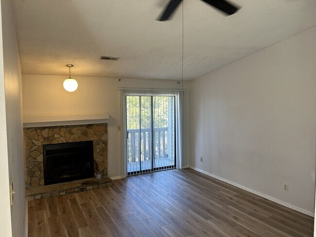 Building Photo - 3615 N Crestview Dr NW