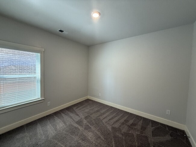 Building Photo - 22 Desert Oak Ct SW