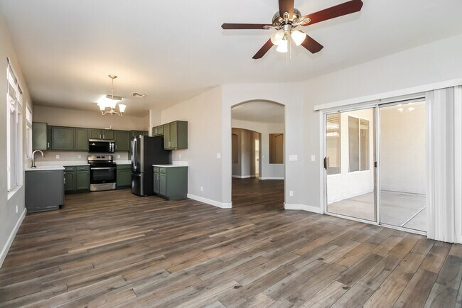 Building Photo - 3353 E Santa Fe Ln