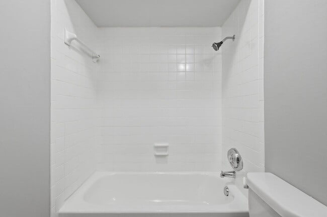 Building Photo - 8702 Village Dr
