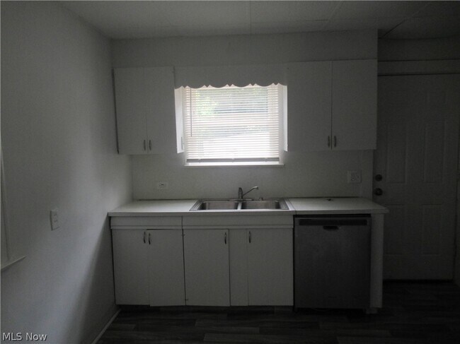 Building Photo - 3443 W 120th St
