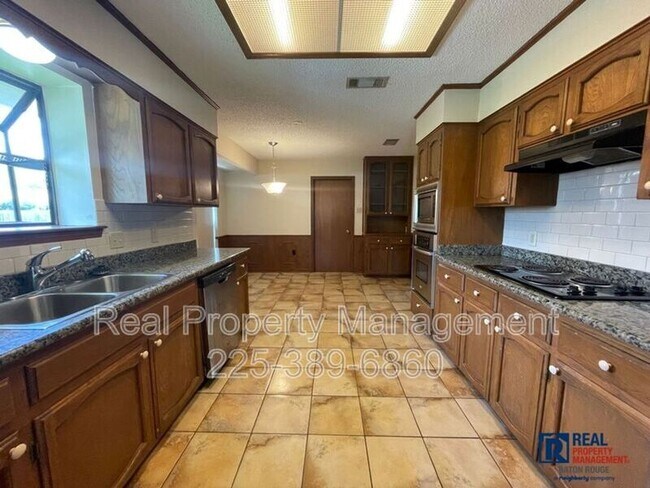 Building Photo - 1228 Beckenham Dr